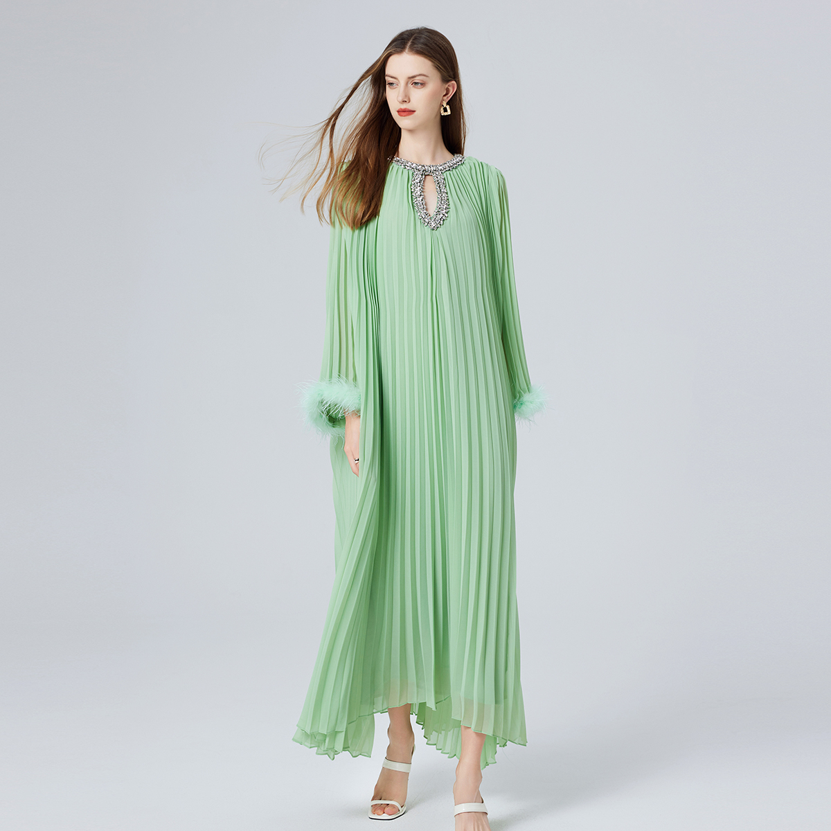Real shooting of 6-color heavy-duty handmade nail bead ostrich real fur 6-meter swing folding dress with straps and long skirt Real shooting of 6-color heavy-duty handmade nail bead ostrich real fur 6-meter swing folding dress with straps and long skirt