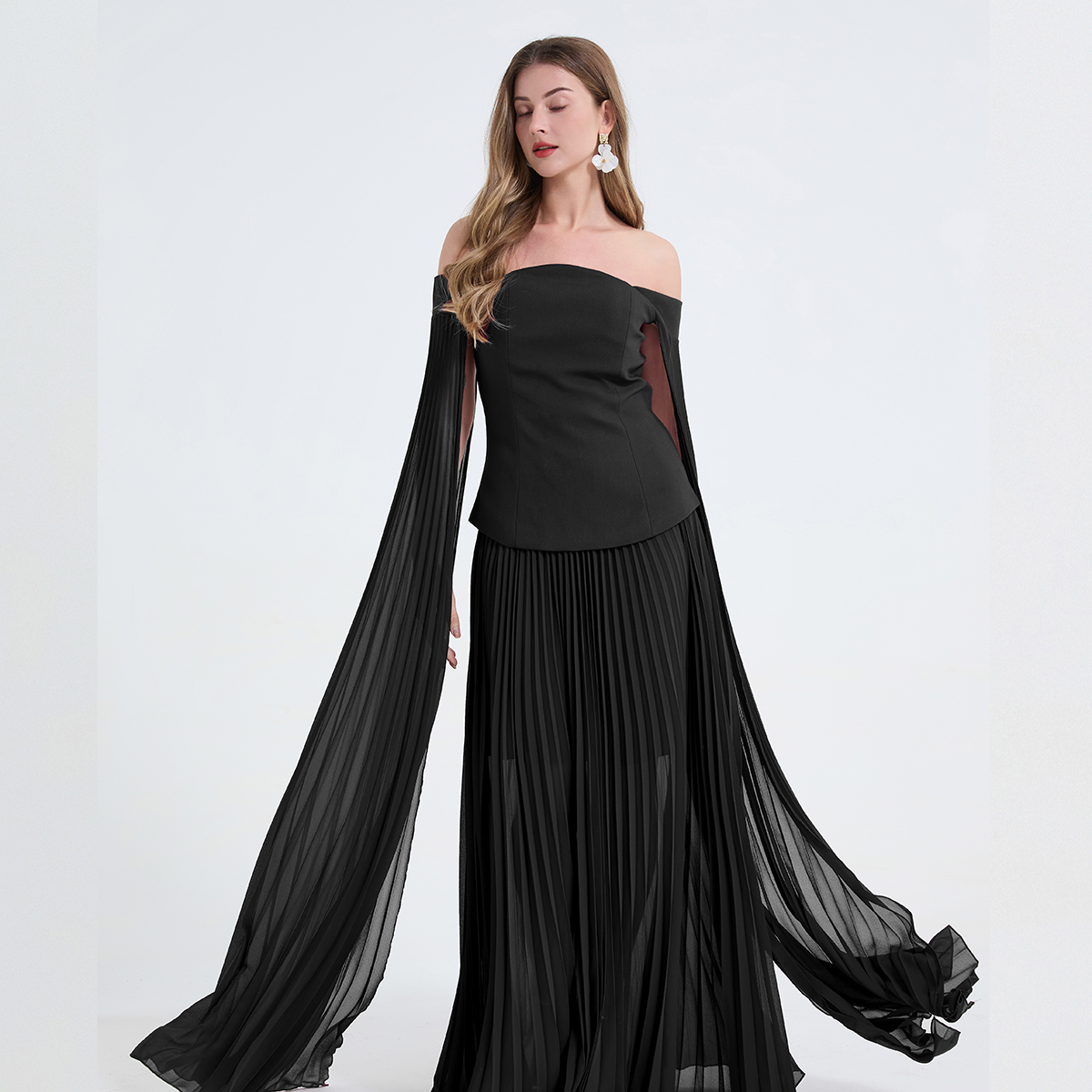 Real shot elegant temperament, flowing one shoulder strapless top+high waisted folded skirt, fashionable two-piece set Real shot elegant temperament, flowing one shoulder strapless top+high waisted folded skirt, fashionable two-piece set
