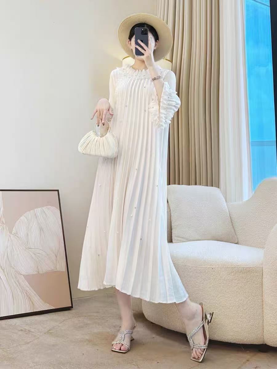 Miyake style retro temperament pearl lace pleated slimming long dress for women 2025 loose pleated long dress Miyake style retro temperament pearl lace pleated slimming long dress for women 2025 loose pleated long dress