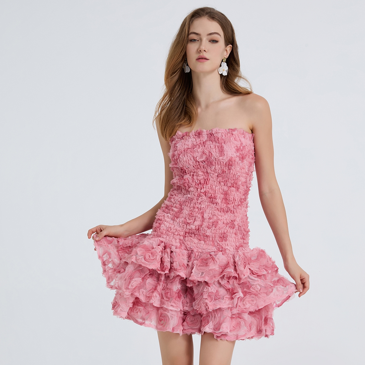 Realistic shooting of French niche mesh three-dimensional plate flower sweeping waist slimming ruffle edge strapless dress Realistic shooting of French niche mesh three-dimensional plate flower sweeping waist slimming ruffle edge strapless dress