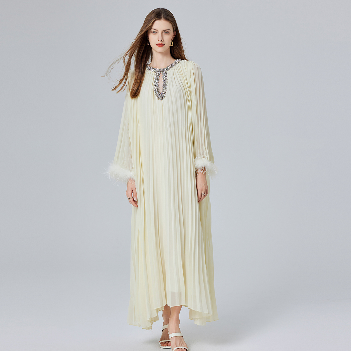 Real shooting of 6-color heavy-duty handmade nail bead ostrich real fur 6-meter swing folding dress with straps and long skirt Real shooting of 6-color heavy-duty handmade nail bead ostrich real fur 6-meter swing folding dress with straps and long skirt
