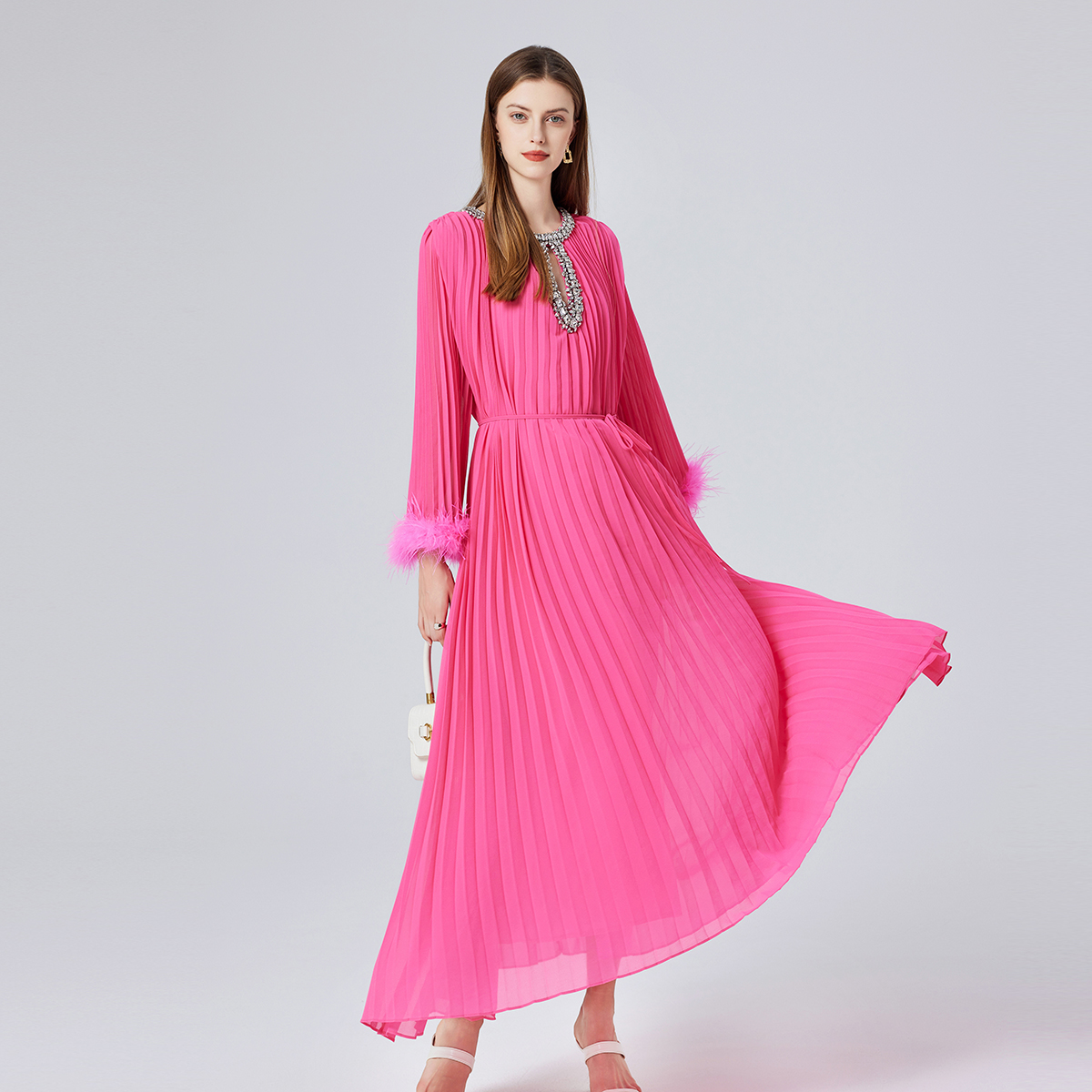 Real shooting of 6-color heavy-duty handmade nail bead ostrich real fur 6-meter swing folding dress with straps and long skirt Real shooting of 6-color heavy-duty handmade nail bead ostrich real fur 6-meter swing folding dress with straps and long skirt