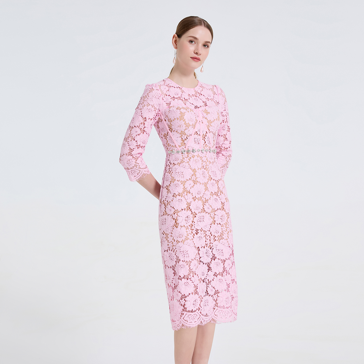 New lace three-dimensional chest cushion fishbone diamond embellished dress with round neck, mid sleeves, slim fit and hip hugging skirt New lace three-dimensional chest cushion fishbone diamond embellished dress with round neck, mid sleeves, slim fit and hip hugging skirt