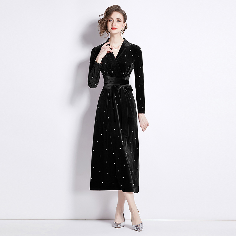 Hot pressed diamond gold velvet dress for winter French retro Hepburn style slimming V-neck base mid length skirt Hot pressed diamond gold velvet dress for winter French retro Hepburn style slimming V-neck base mid length skirt