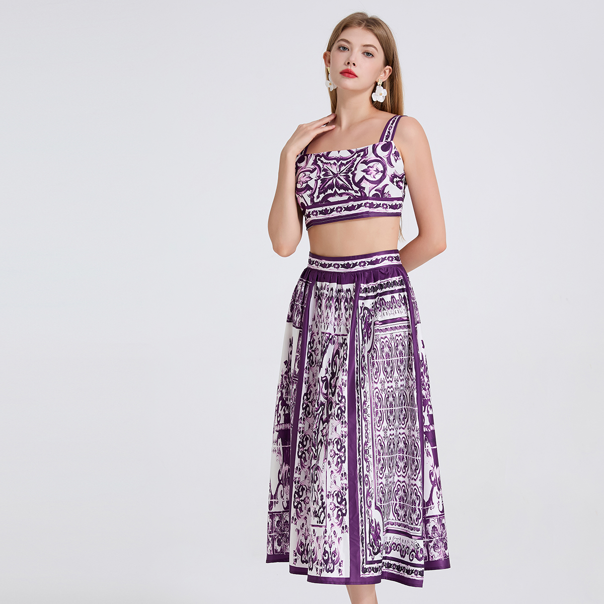 Realistic shooting of European and American style blue and white porcelain printed camisole vest+high waisted skirt two-piece set Realistic shooting of European and American style blue and white porcelain printed camisole vest+high waisted skirt two-piece set