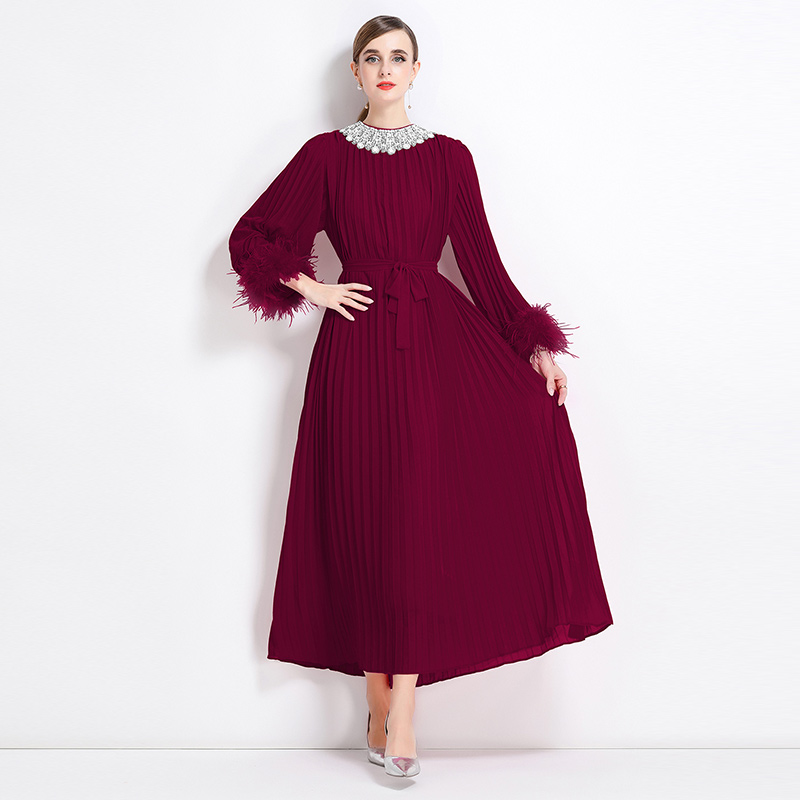 Fashionable Heavy Industry Ostrich Feather Inlaid Diamond Collar Crimson Temperament Dress Fashionable Heavy Industry Ostrich Feather Inlaid Diamond Collar Crimson Temperament Dress