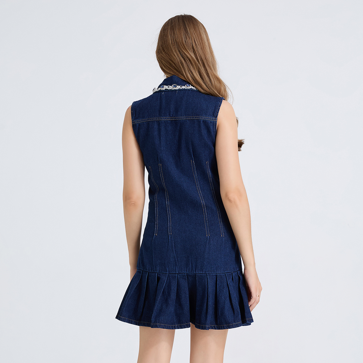 Realistic shooting of heavy industry temperament, French nail drill waist compression pleated denim vest dress, pure cotton slim fit skirt Realistic shooting of heavy industry temperament, French nail drill waist compression pleated denim vest dress, pure cotton slim fit skirt