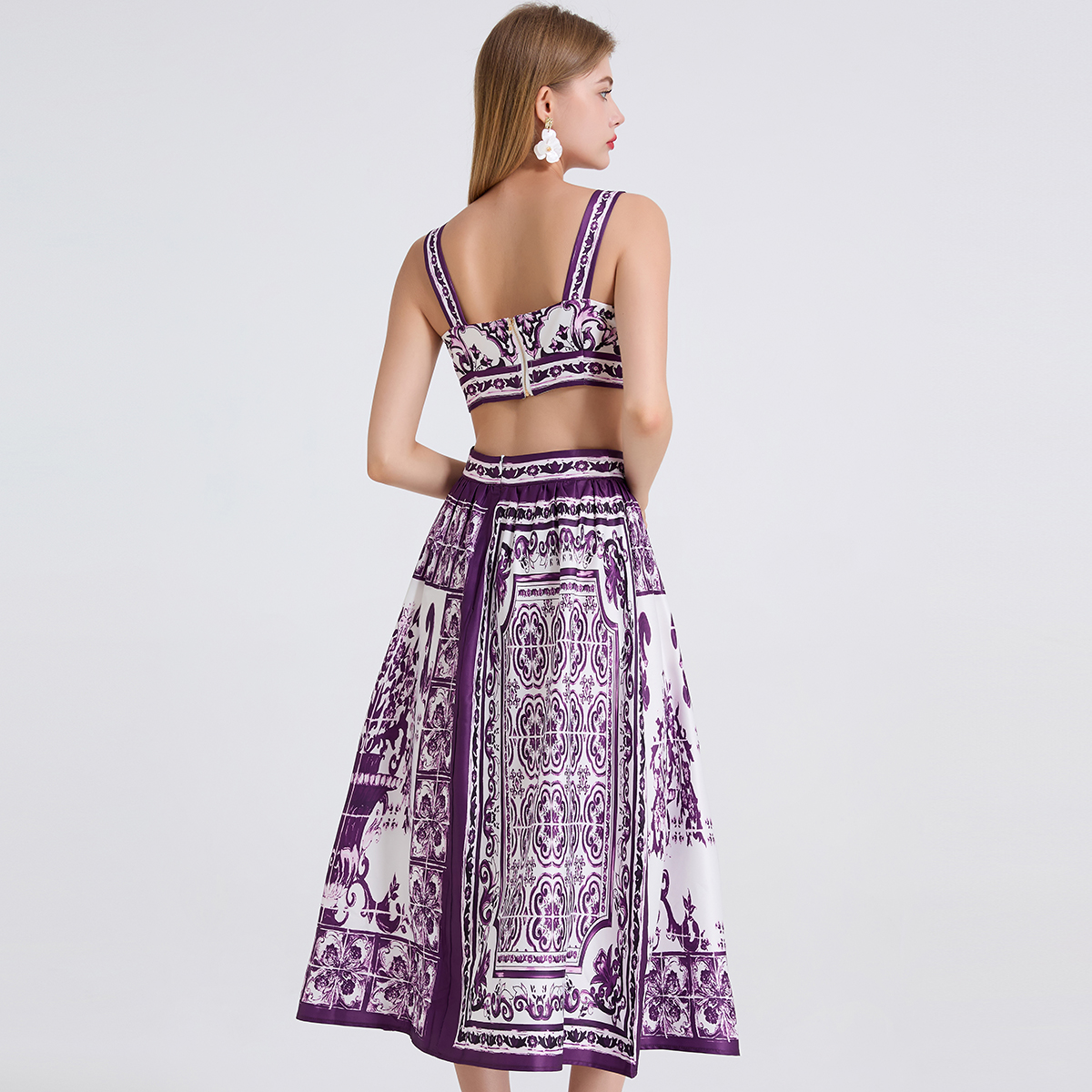Realistic shooting of European and American style blue and white porcelain printed camisole vest+high waisted skirt two-piece set Realistic shooting of European and American style blue and white porcelain printed camisole vest+high waisted skirt two-piece set
