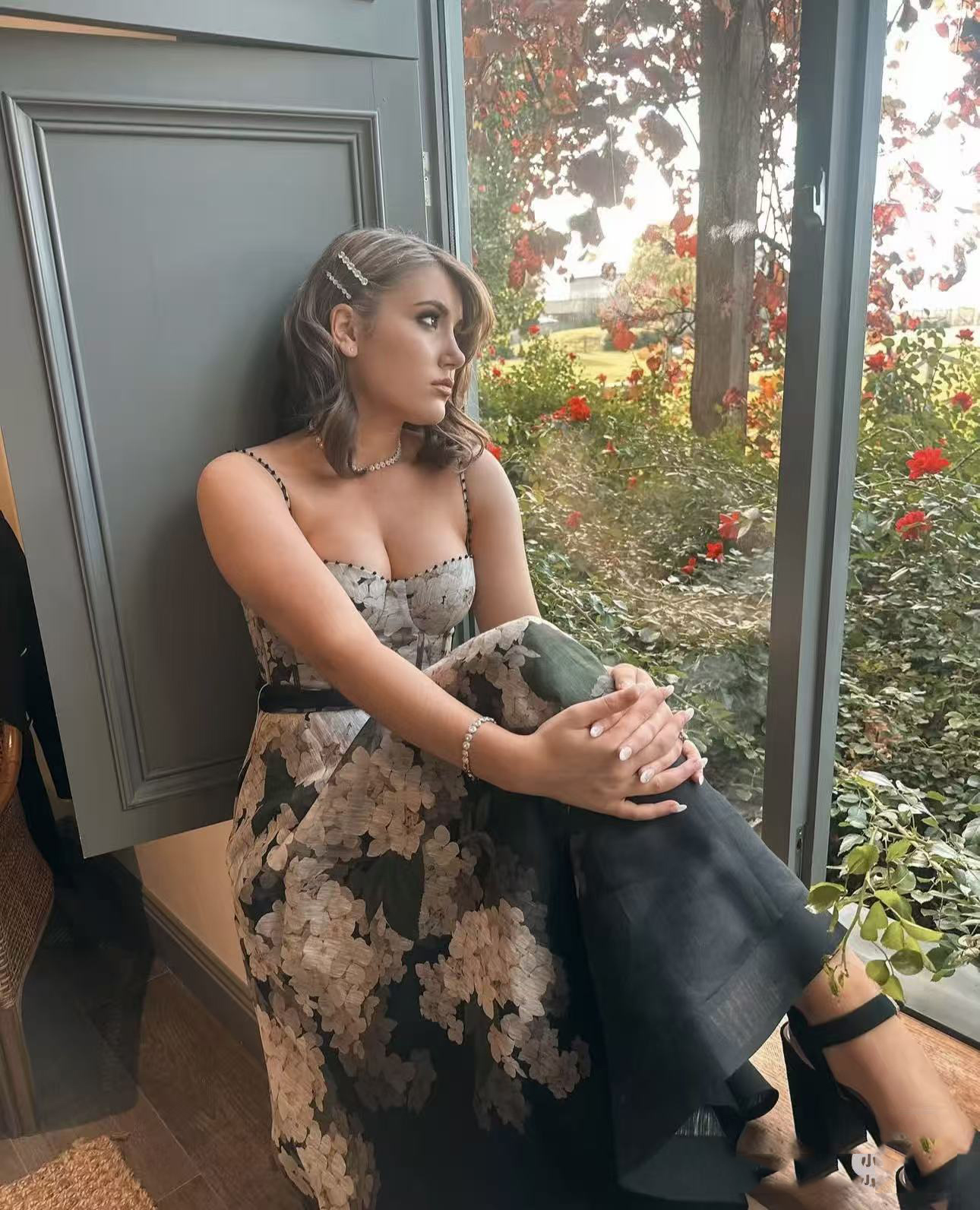 Australian Light Luxury High End Vintage Black Embroidered Beaded Strap High Waist Pendant Puff Dress Strap Skirt Australian Light Luxury High End Vintage Black Embroidered Beaded Strap High Waist Pendant Puff Dress Strap Skirt