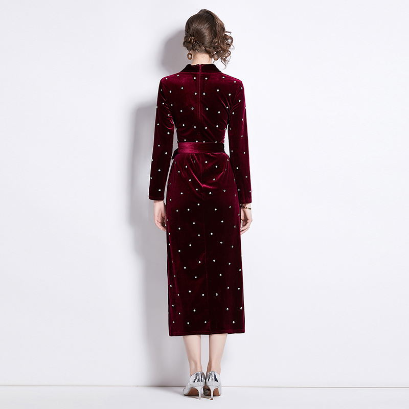 Hot pressed diamond gold velvet dress for winter French retro Hepburn style slimming V-neck base mid length skirt Hot pressed diamond gold velvet dress for winter French retro Hepburn style slimming V-neck base mid length skirt