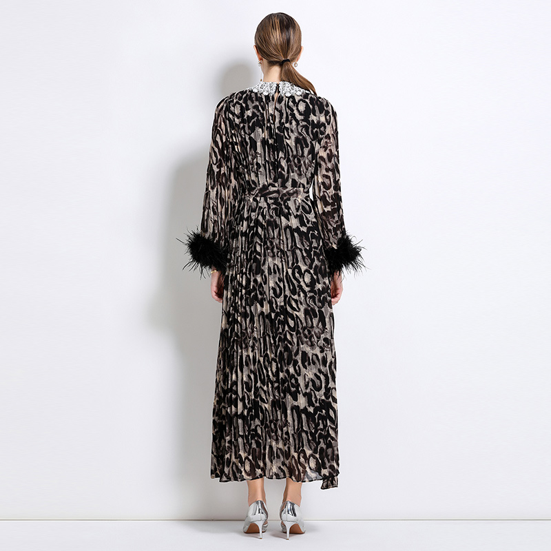 Original Fashion Heavy Industry Single Ostrich Feather Inlaid Diamond Collar Crimson Temperament Dress Original Fashion Heavy Industry Single Ostrich Feather Inlaid Diamond Collar Crimson Temperament Dress