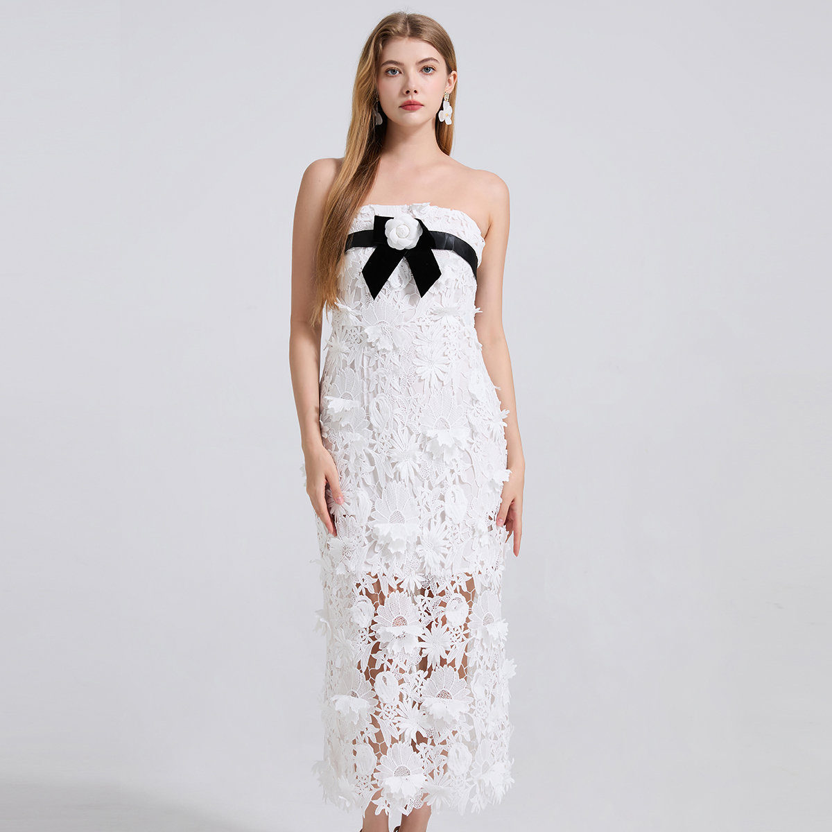 Real time shooting of heavy industry lace three-dimensional flower embroidery strapless camellia dress with black and white contrasting color and hip hugging skirt Real time shooting of heavy industry lace three-dimensional flower embroidery strapless camellia dress with black and white contrasting color and hip hugging skirt