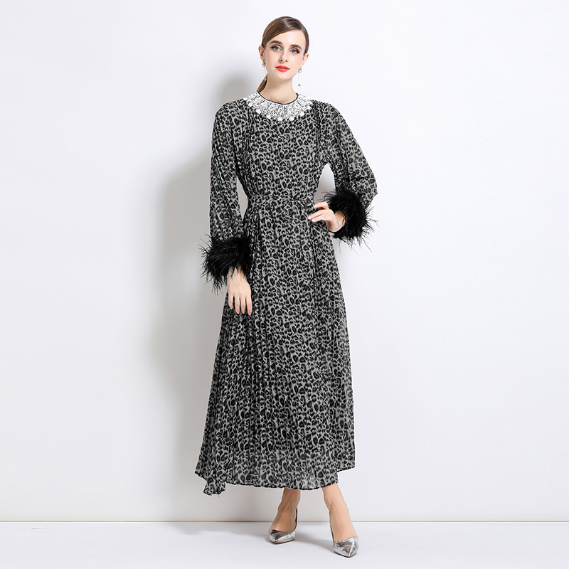Fashionable Heavy Industry Single Ostrich Feather Inlaid Diamond Collar Crimson Temperament Dress Fashionable Heavy Industry Single Ostrich Feather Inlaid Diamond Collar Crimson Temperament Dress