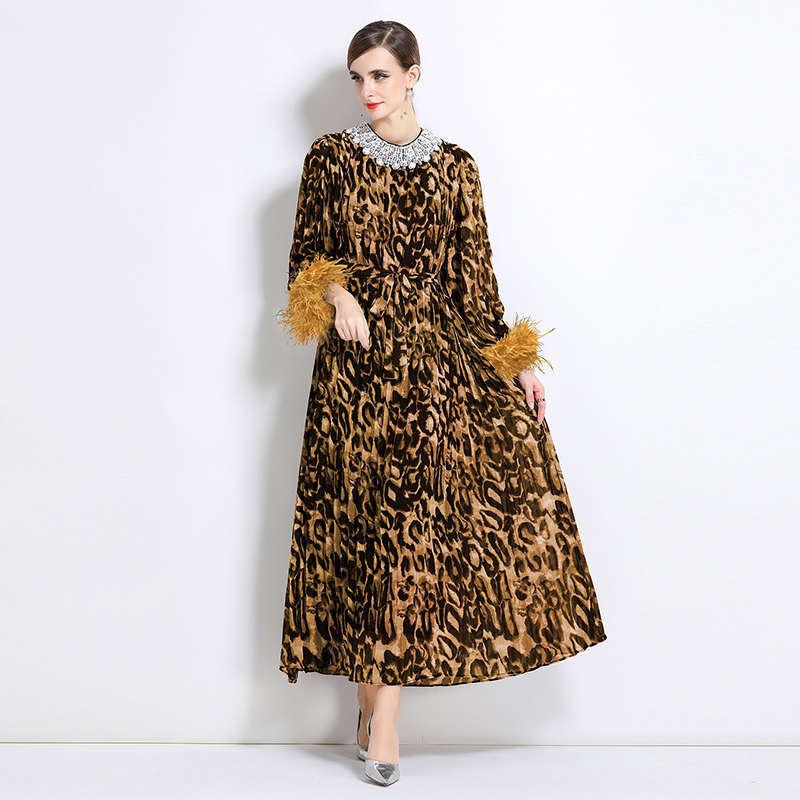 Original Fashion Heavy Industry Single Ostrich Feather Inlaid Diamond Collar Crimson Temperament Dress Original Fashion Heavy Industry Single Ostrich Feather Inlaid Diamond Collar Crimson Temperament Dress