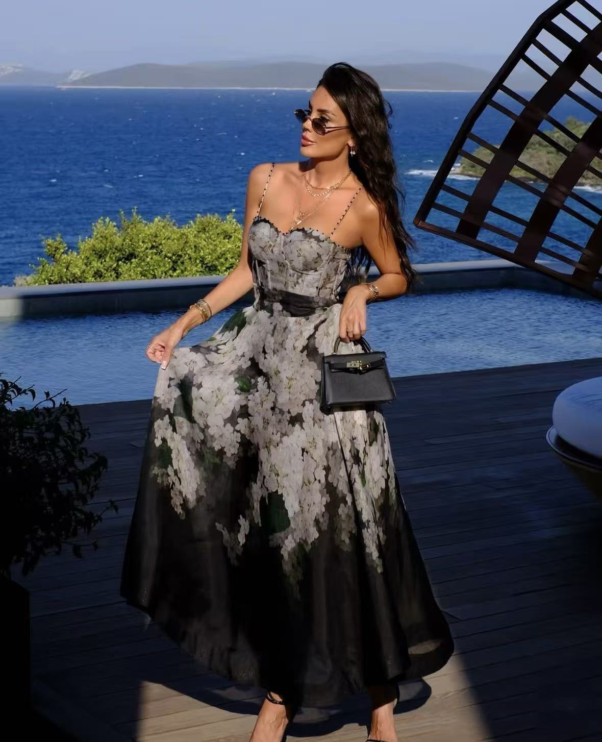 Australian Light Luxury High End Vintage Black Embroidered Beaded Strap High Waist Pendant Puff Dress Strap Skirt Australian Light Luxury High End Vintage Black Embroidered Beaded Strap High Waist Pendant Puff Dress Strap Skirt