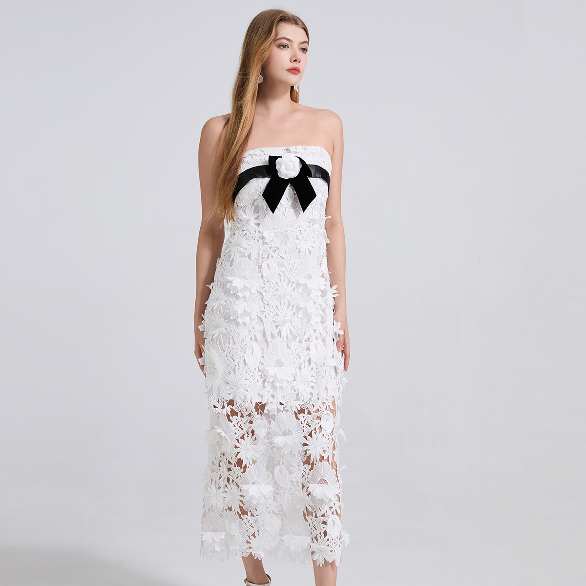 Real time shooting of heavy industry lace three-dimensional flower embroidery strapless camellia dress with black and white contrasting color and hip hugging skirt Real time shooting of heavy industry lace three-dimensional flower embroidery strapless camellia dress with black and white contrasting color and hip hugging skirt