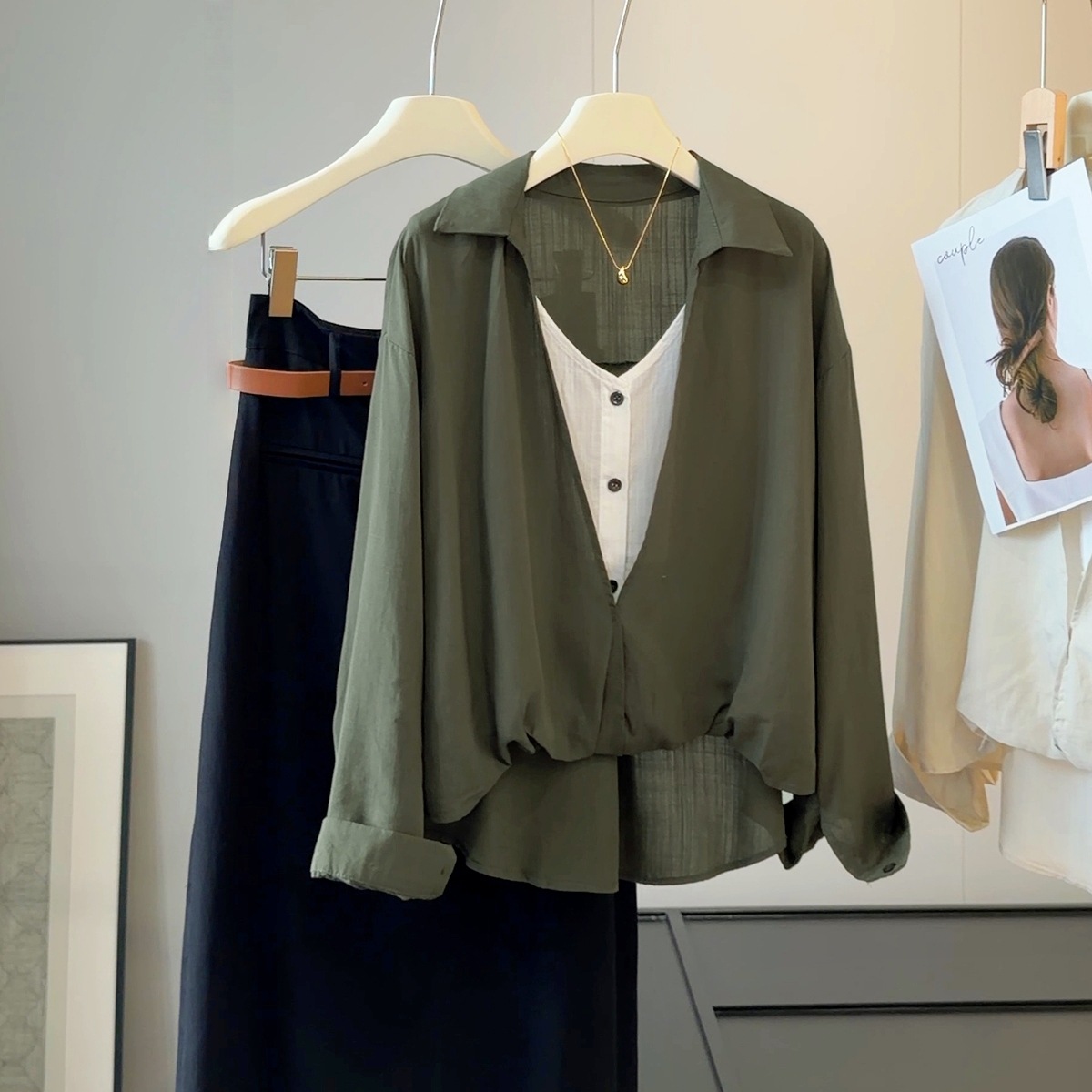 Korean style fake two-piece vest, long sleeved shirt, women's early autumn new style, lapel splicing, loose and slimming top