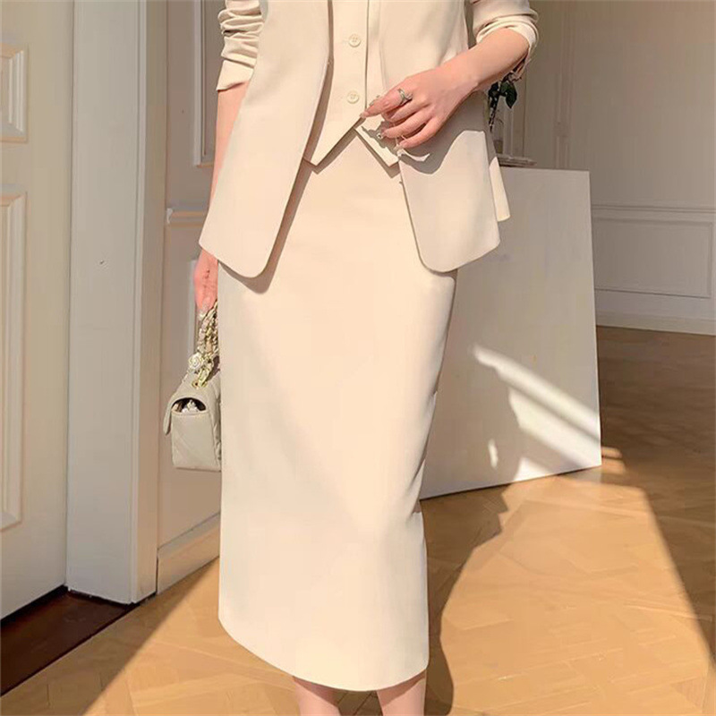 Large size suit set for women in spring and autumn, with a slim and loose fit, suitable for casual commuting, professional attire, and temperament. Two piece suit for women Large size suit set for women in spring and autumn, with a slim and loose fit, suitable for casual commuting, professional attire, and temperament. Two piece suit for women