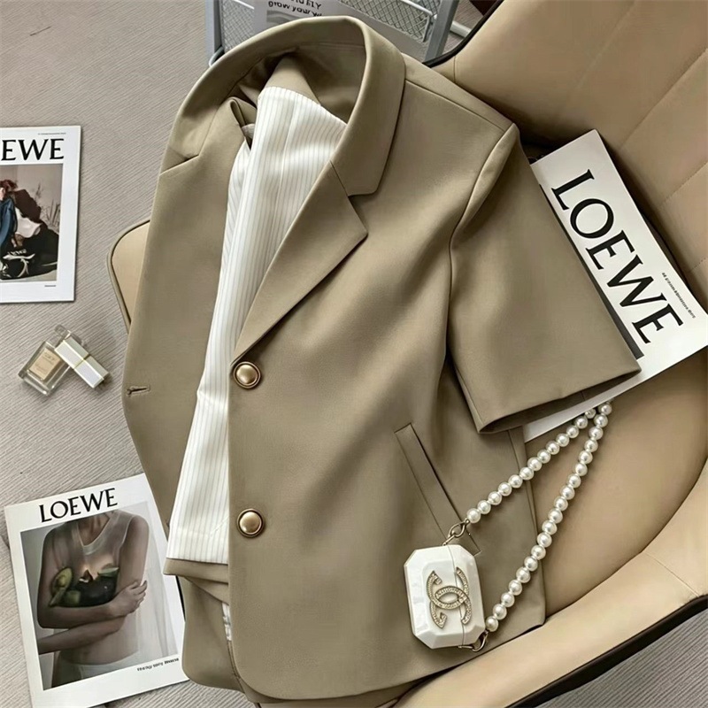 Off white short sleeved suit jacket for women, summer 2026 new style, popular online commuting short stature ultra short suit Off white short sleeved suit jacket for women, summer 2026 new style, popular online commuting short stature ultra short suit