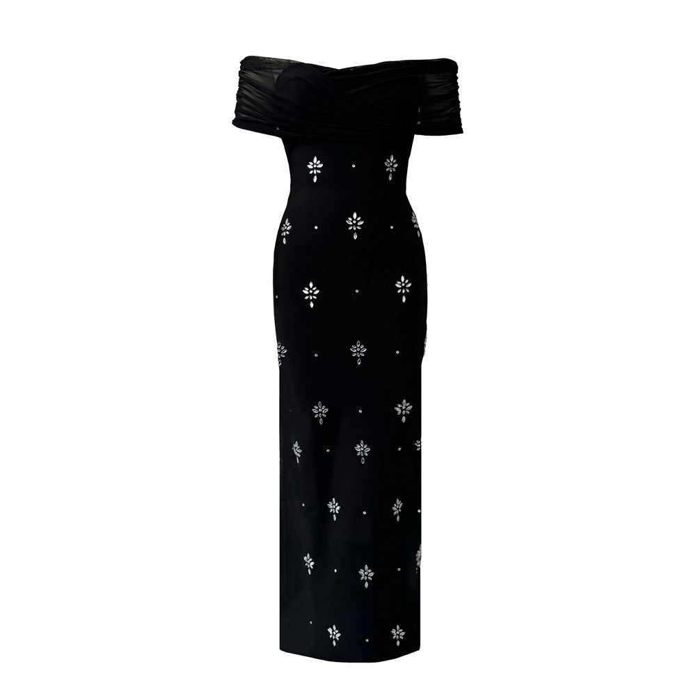 New sexy European and American bandage dress for women with one shoulder, waist cinching and slimming design, diamond studded slim fit and hip hugging dress